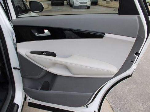 Used 2020 Kia Sorento SX image 26