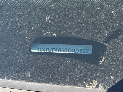 Used 2016 Jeep Grand Cherokee Laredo RWD image 14