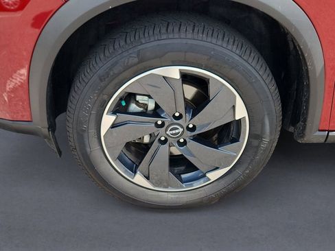 Used 2025 Nissan Rogue SV AWD/4WD image 14