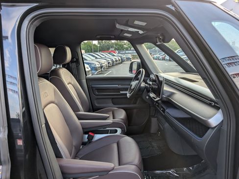 Used 2025 Volkswagen ID. Buzz Pro S Plus RWD image 10