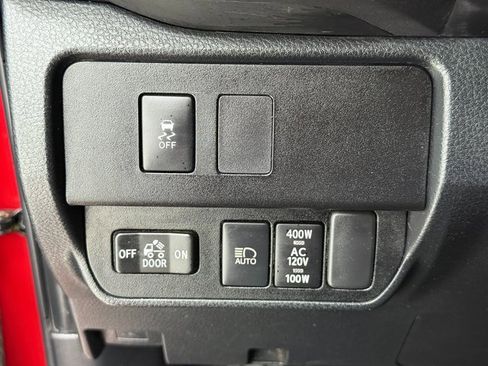 Used 2022 Toyota Tacoma TRD Sport w/ Technology Package image 9