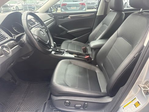 Used 2018 Volkswagen Passat 2.0T SE w/ SE Lighting Package FWD image 18