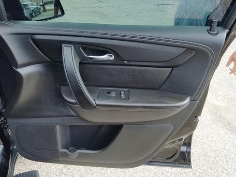 Used 2017 Chevrolet Traverse LT w/ Style and Technology Package FWD image 29