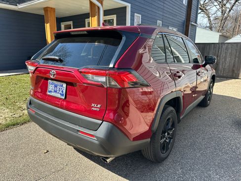 Used 2019 Toyota RAV4 XLE image 4
