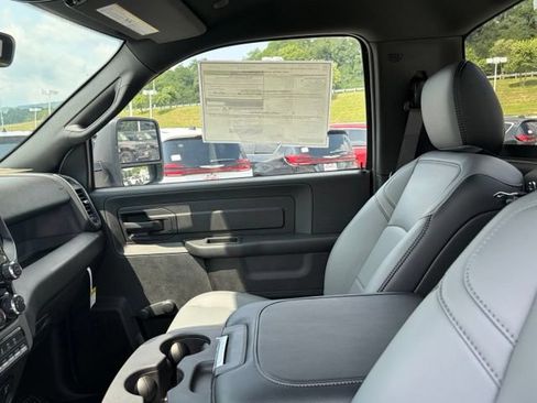 New 2026 RAM 2500 Tradesman w/ Chrome Appearance Group AWD/4WD image 31