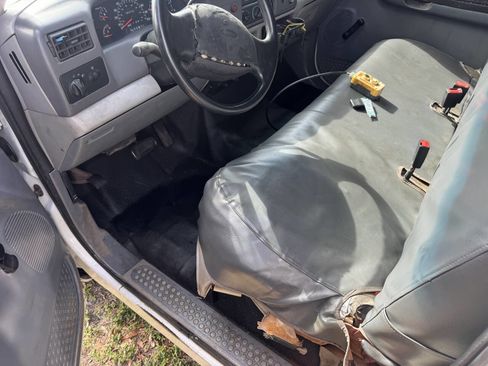 Used 2001 Ford F350 2WD Regular Cab DRW Super Duty image 17