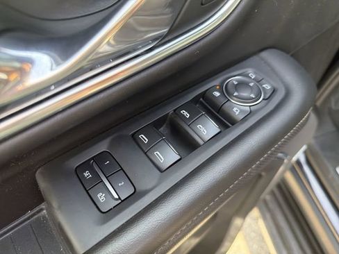 Used 2023 Chevrolet Suburban Premier image 13