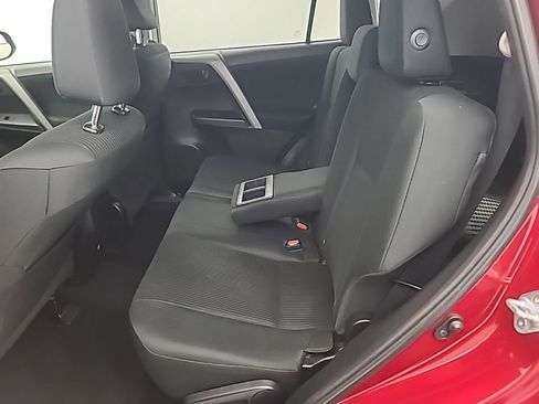 Used 2018 Toyota RAV4 LE AWD/4WD image 19