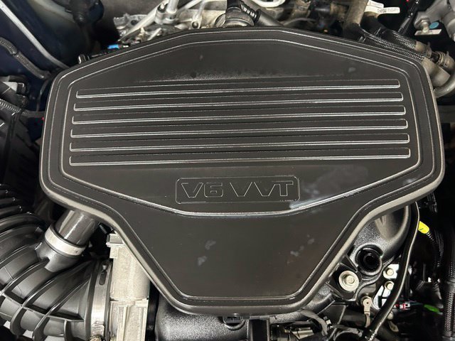 Used 2022 GMC Acadia AT4 w/ Technology Package AWD/4WD image 10