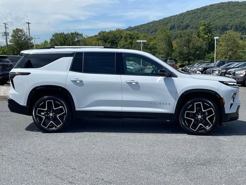 New 2026 Chevrolet Traverse High Country w/ LPO, Floor Liner Package image 8