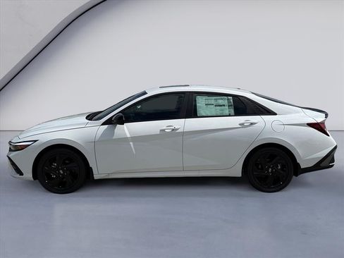 New 2026 Hyundai Elantra SEL Sport FWD image 2