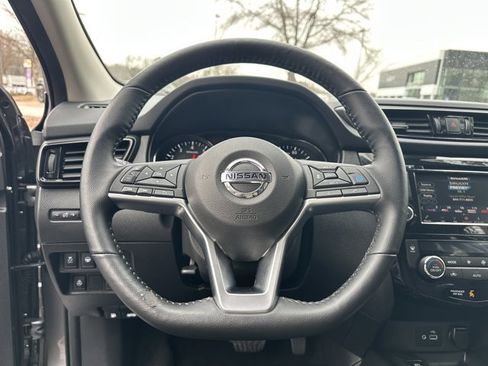 Used 2022 Nissan Rogue Sport SV w/ Technology Package image 28