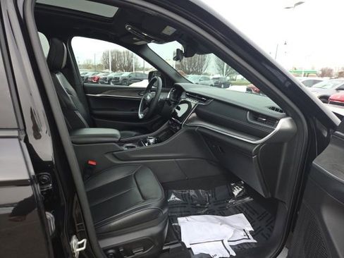 Used 2024 Jeep Grand Cherokee L Limited w/ Luxury Tech Group II image 60