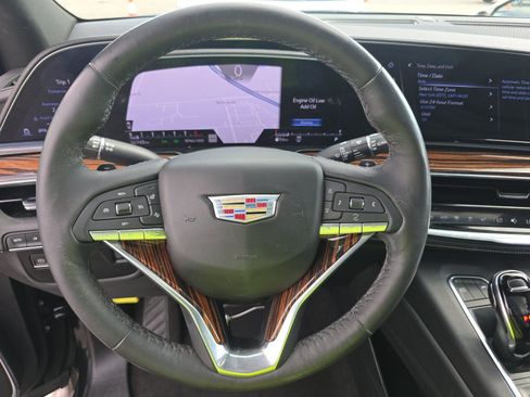 Used 2022 Cadillac Escalade Premium Luxury AWD/4WD image 8