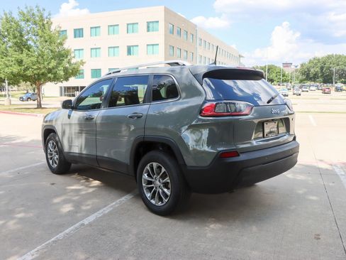 Used 2020 Jeep Cherokee Latitude Plus AWD/4WD image 5