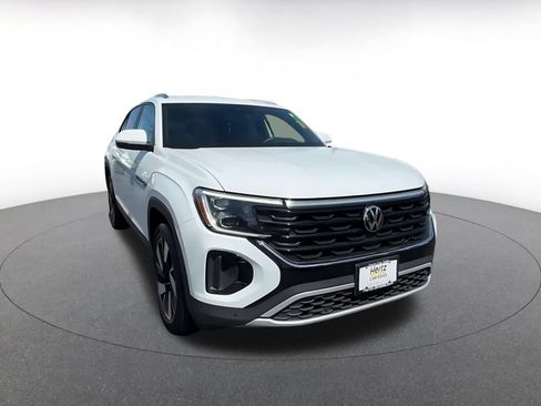 Used 2025 Volkswagen Atlas Cross Sport SE FWD image 3