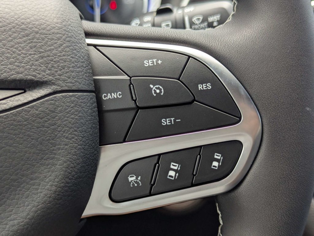New 2027 Chrysler Pacifica Select w/ Family Tech Group FWD image 25