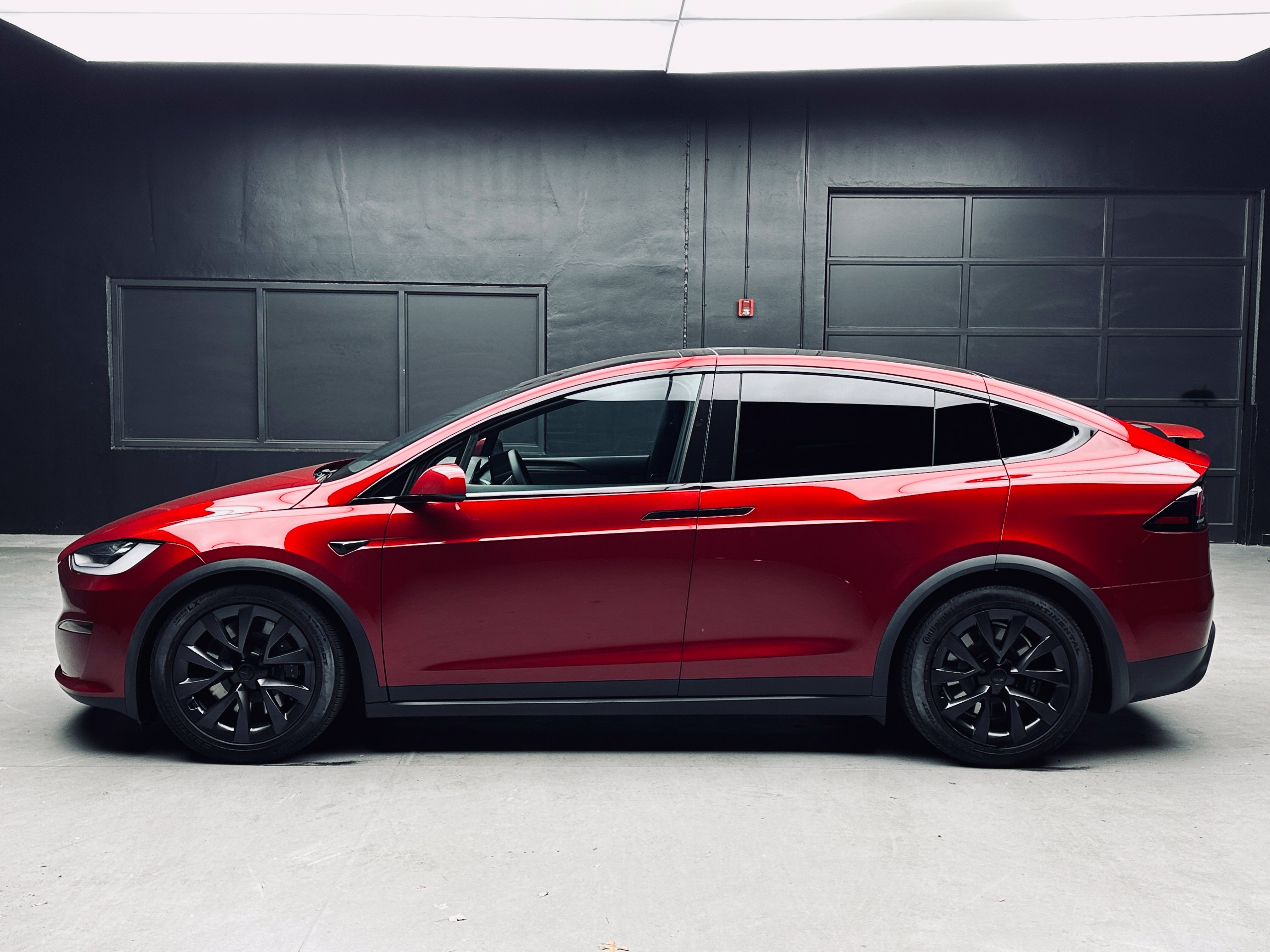 Used 2023 Tesla Model X AWD/4WD image 3