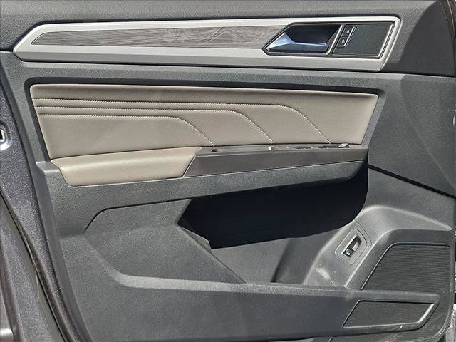 Used 2023 Volkswagen Atlas Cross Sport SE w/ Panoramic Sunroof Package FWD image 11