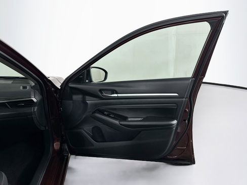 Used 2023 Nissan Altima 2.5 SV w/ SV Premium Package FWD image 32