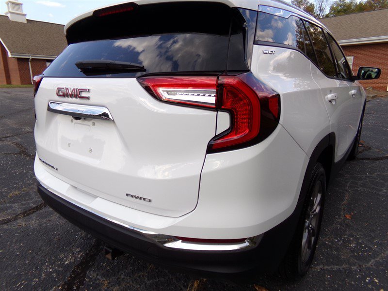 Used 2024 GMC Terrain SLT AWD/4WD image 7