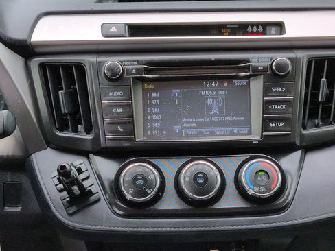 Used 2017 Toyota RAV4 LE FWD image 21