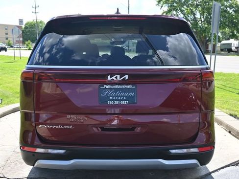 Used 2022 Kia Carnival EX FWD image 6
