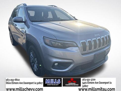 Used 2019 Jeep Cherokee Latitude Plus w/ Cold Weather Group AWD/4WD image 1