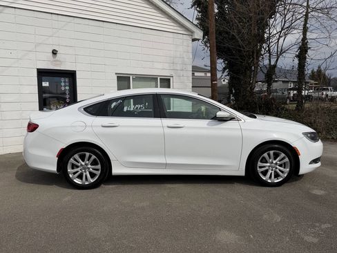 Used 2015 Chrysler 200 Limited w/ Convenience Group image 3