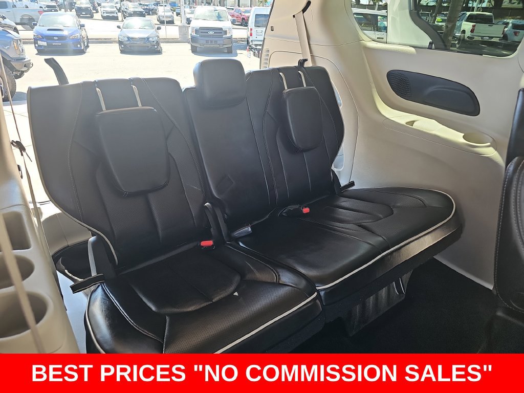 Used 2023 Chrysler Pacifica Limited FWD image 12