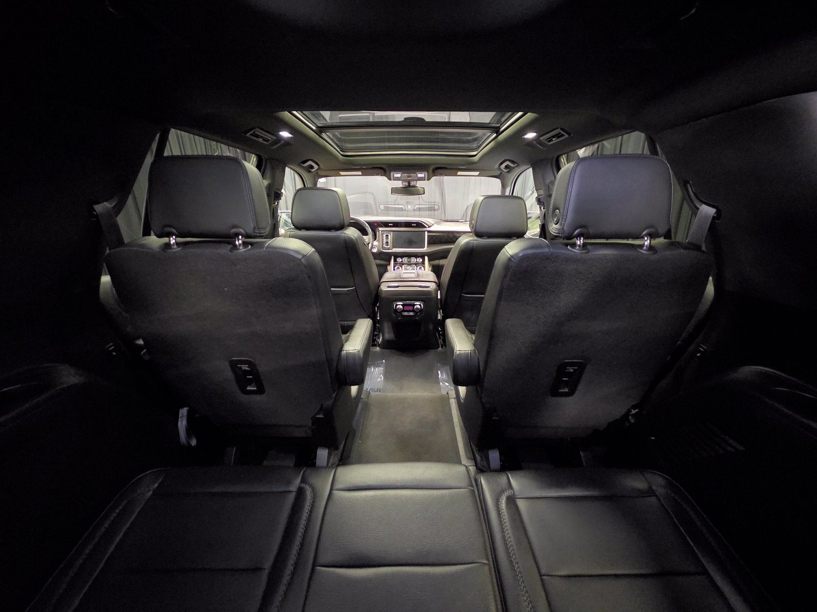 Used 2022 GMC Yukon Denali w/ Max Trailering Package AWD/4WD image 3
