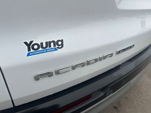 Used 2025 GMC Acadia Elevation image 11
