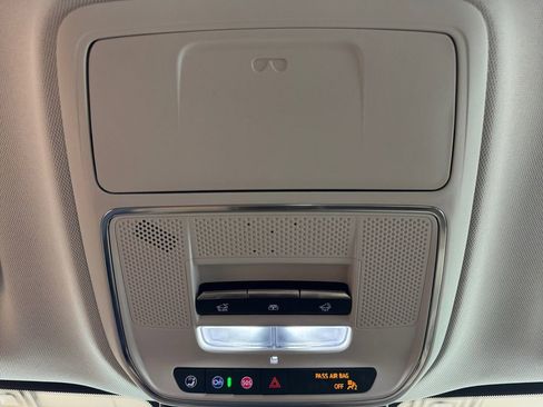 Used 2025 Buick Enclave Avenir w/ Super Cruise Package AWD/4WD image 22