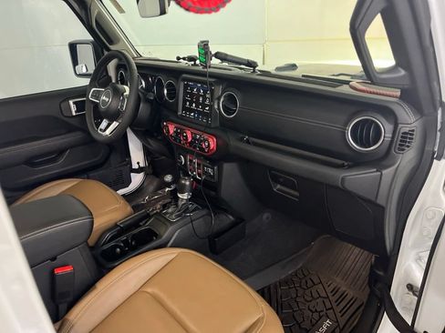 Used 2023 Jeep Wrangler Unlimited Sahara w/ Cold Weather Group AWD/4WD image 22