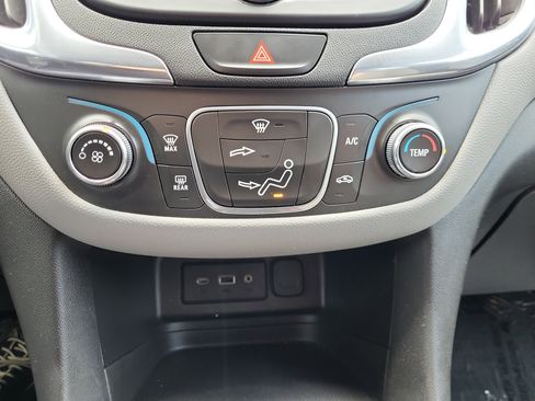 Used 2020 Chevrolet Equinox LS image 27