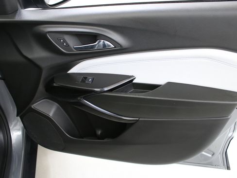 Used 2024 Chevrolet Trax LT w/ Driver Confidence Package FWD image 31