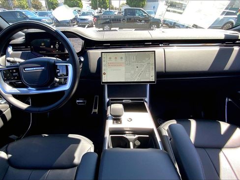 New 2025 Land Rover Range Rover SE image 6