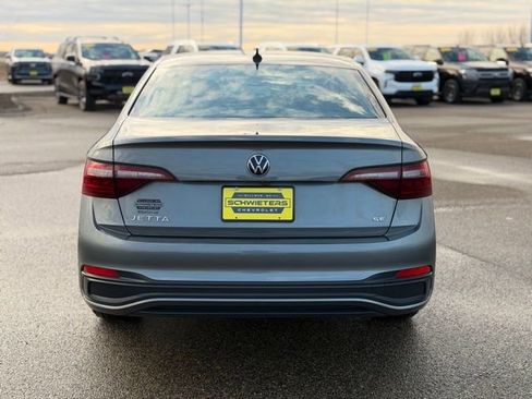 Used 2024 Volkswagen Jetta SE image 7