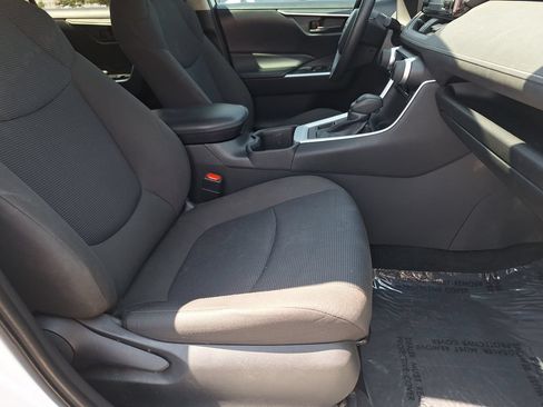 Used 2022 Toyota RAV4 LE AWD/4WD image 24
