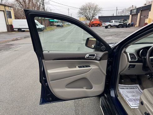 Used 2012 Jeep Grand Cherokee Laredo w/ Laredo E Group image 13