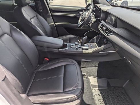 Used 2022 Alfa Romeo Stelvio Sprint image 10