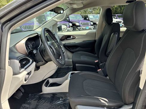 Certified 2023 Chrysler Voyager LX FWD image 13