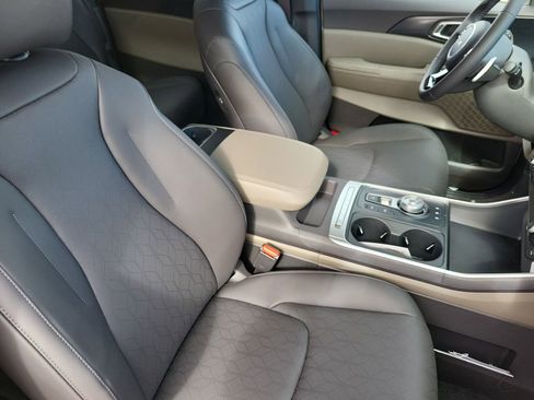 New 2026 Kia Carnival LXS FWD image 16