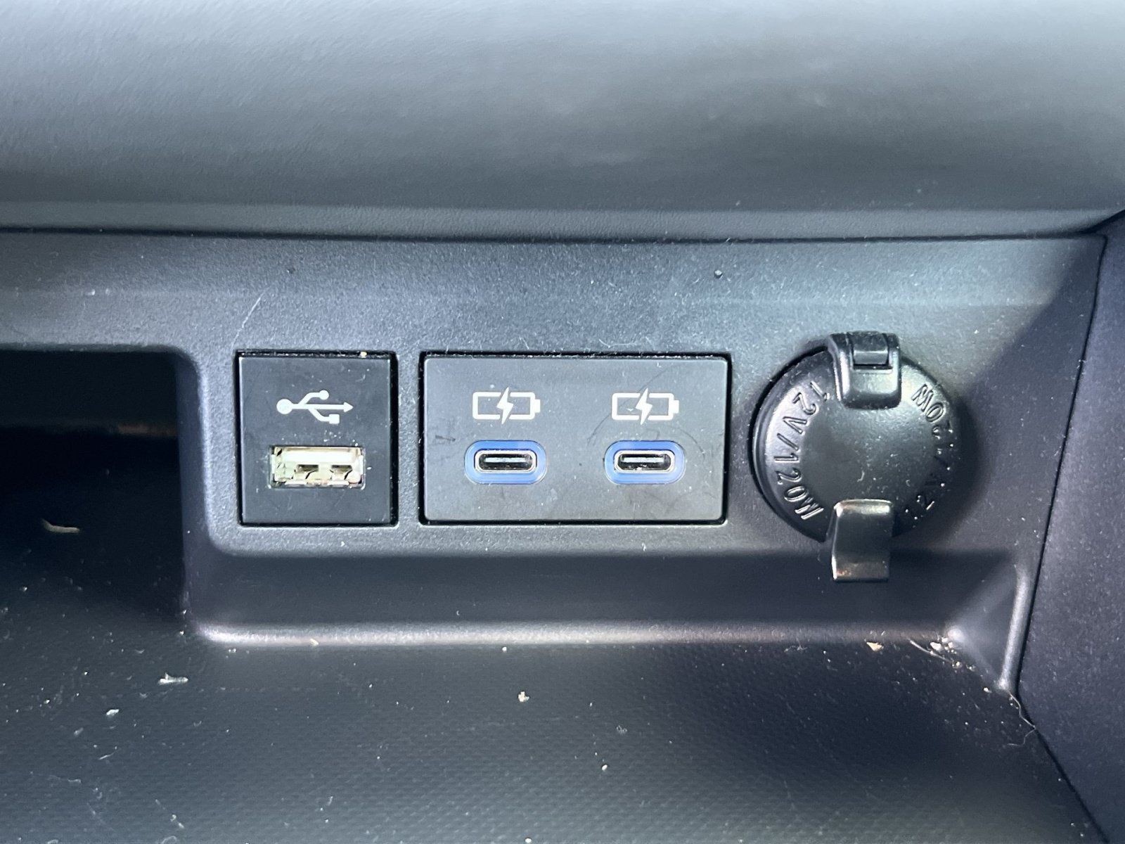 Used 2022 Toyota Highlander XLE AWD/4WD image 32