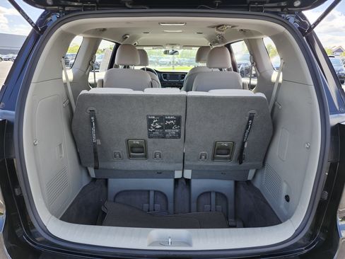 Used 2020 Kia Sedona L FWD image 20