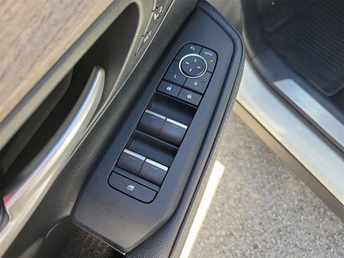 Used 2025 Toyota Grand Highlander AWD Hybrid image 16