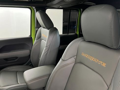 New 2025 Jeep Gladiator Mojave w/ Convenience Group image 16