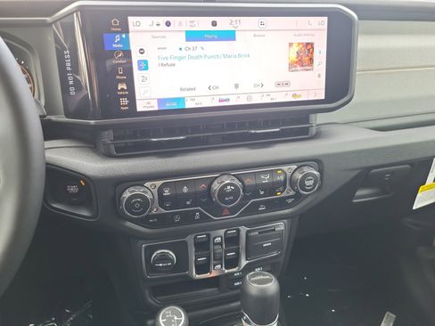 New 2025 Jeep Gladiator Sport image 12