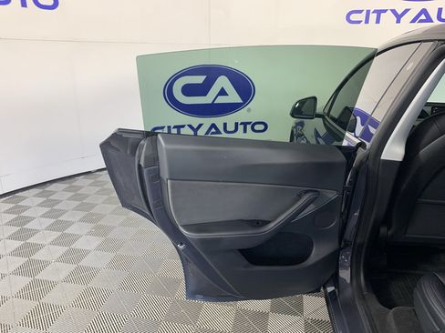 Used 2022 Tesla Model Y Long Range AWD/4WD image 26