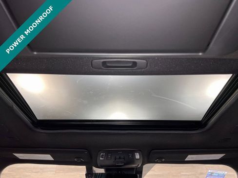 Used 2025 Toyota Sienna Platinum image 5